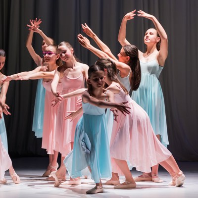 DUBNOVÁ TANEČNÍ SCÉNA