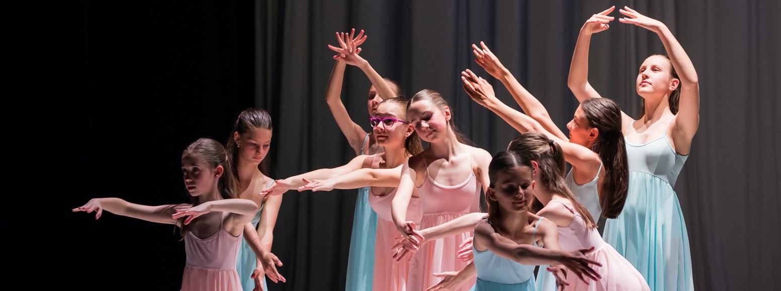 DUBNOVÁ TANEČNÍ SCÉNA